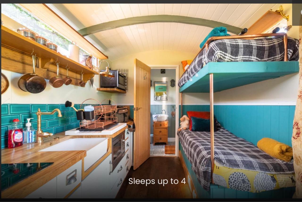 Shepherds Hut With Scandinavian Hot Tub And Hydromassager Sway Exterior foto